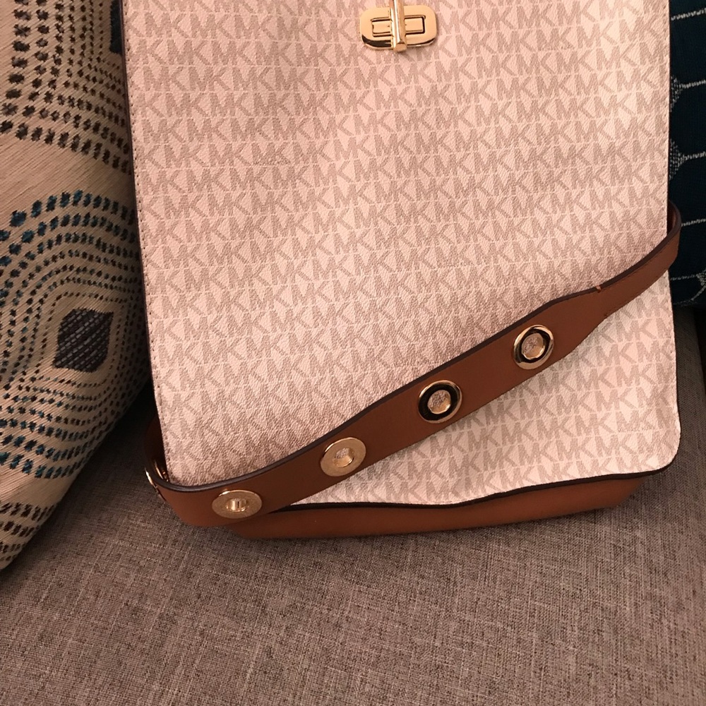 Michael Kors Crossbody